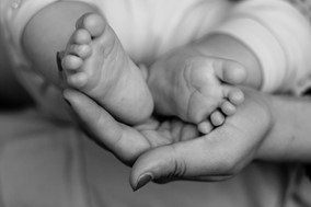 Λάρισα: Τί λέει ο δικηγόρος του ζευγαριού που του έδωσαν λάθος μωρό σε μαιευτήριο 